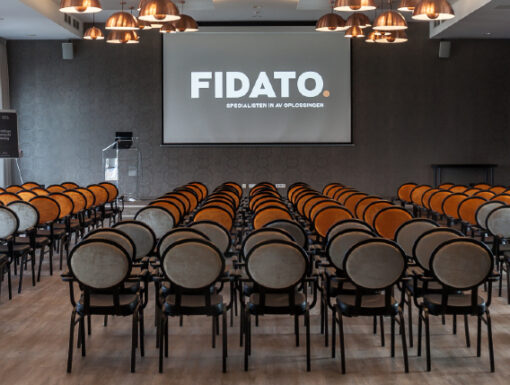 Van der valk conferentiezaal met audiovisuele oplossingen van Fidato