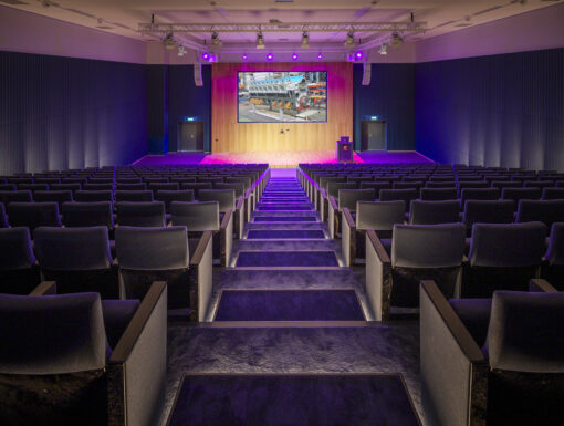 Hogeschool Rotterdam - Kralingse Zoom - Collegezaal met audiovisuele oplossingen van Fidato