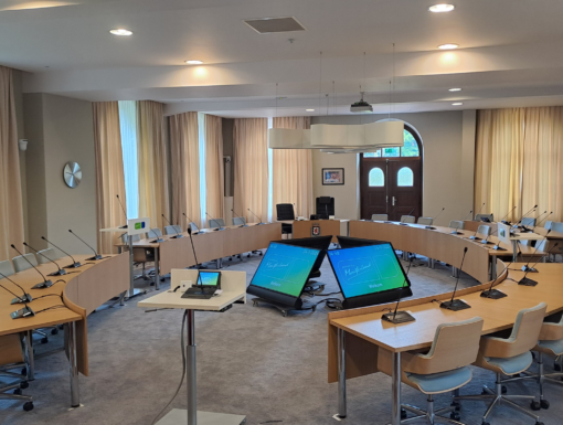 raadzaal Gemeente Montferland met vernieuwde audiovisuele installatie.