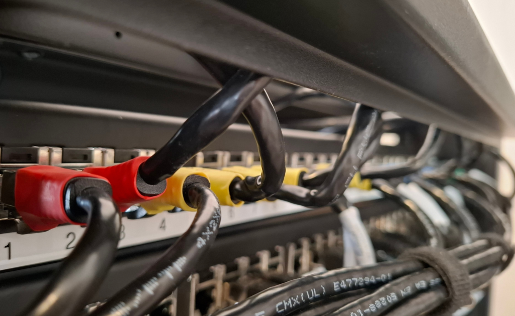 Opnieuw ingericht apparatuur rack/serverkast door Fidato