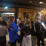 Algemene AV & IT-termen • audiovisueel • audiovisuele oplossingen • audiovisuele apparatuur • AV-technologie • AV-oplossingen • AV-systemen • professionele AV-oplossingen • smart building solutions • slimme technologie • innovatieve presentatieoplossingen Presentatie & Conferentie • presentatie • presentatiemiddelen • interactief presenteren • interactieve presentatieoplossingen • beamer • projectiescherm • vergaderschermen • digitale presentatieschermen • touchscreens • smartboard • meeting boards • zakelijke presentaties • LED wall • videowall Vergaderen & Samenwerken • hybride vergaderen • online vergaderen • videoconferentie • Teams-vergadering • Zoom-meeting • Google Meet • Microsoft Teams-oplossingen • huddle space • vergaderruimte oplossingen • digitale vergaderruimtes • smart meeting rooms • conference call • draadloos presenteren Narrowcasting & Communicatie • narrowcasting • digital signage • interactieve narrowcasting • content streaming • webcasting • livestreaming • bedrijfscommunicatie • informatieschermen Vergadersystemen & Besturing • discussiesystemen • draadloze presentatiesystemen • centrale besturing AV • room control system • smart meeting rooms • smart office technologie • roombooking • ruimtebeheer oplossingen • digitale receptie Verhuur & Dienstverlening • AV verhuur • audiovisuele apparatuur verhuur • beamer verhuur • licht verhuur • geluid verhuur • evenemententechniek • tijdelijke AV-oplossingen • installatie & onderhoud AV • AVaaS (AV as a Service)